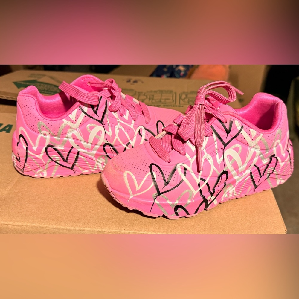 Sketchers Kids Pink Heart Graphic Sneakers - Casual Lace-Up Shoes